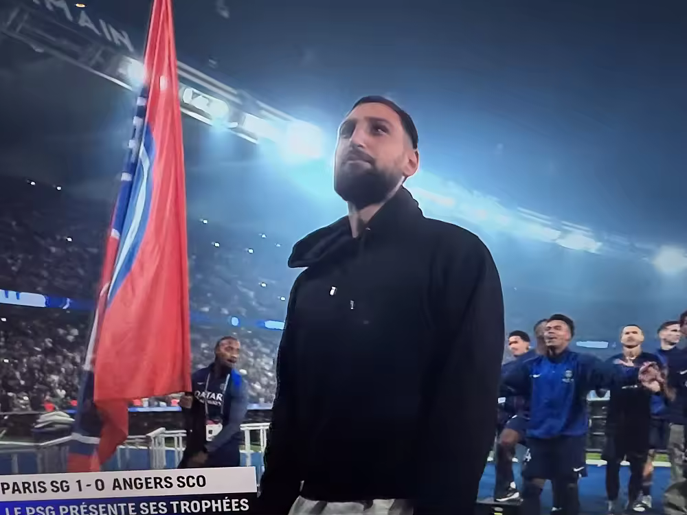 分手应该体面！多纳鲁马在巴黎vs昂热赛后向主场球迷告别