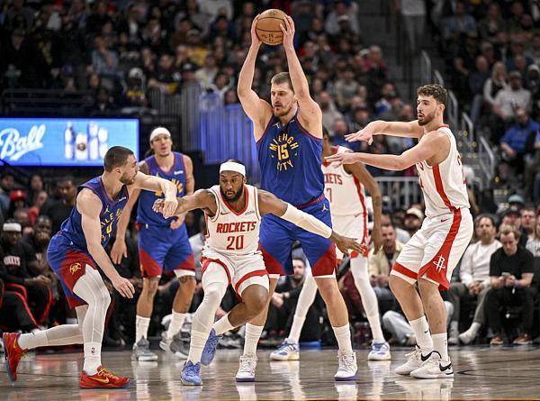开云官网-NBA｜约基奇低配版三双拿捏火箭，强强对话名不符实